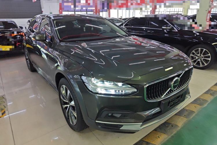 Used Volvo V90 2021 Cross Country B5 AWD Smart Range Edition Front Right 45 Deg
