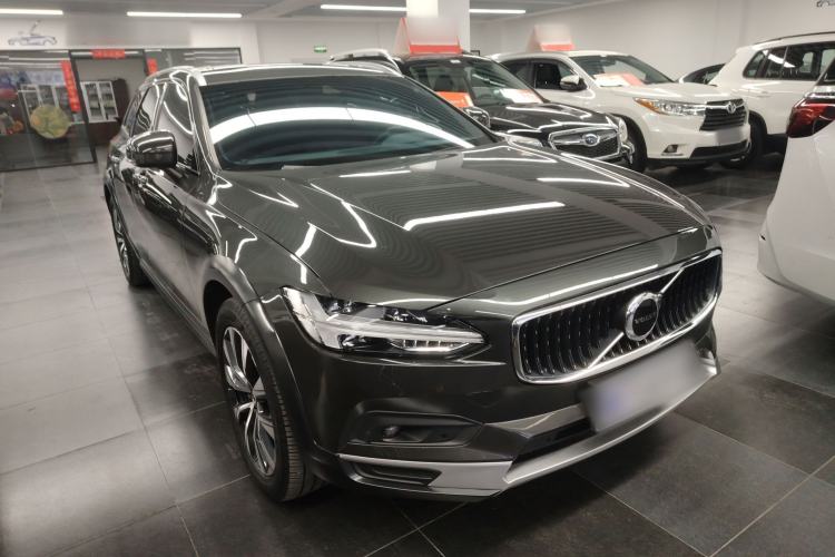 Used Volvo V90 2021 Cross Country B5 AWD Smart Range Edition Front Right 45 Deg