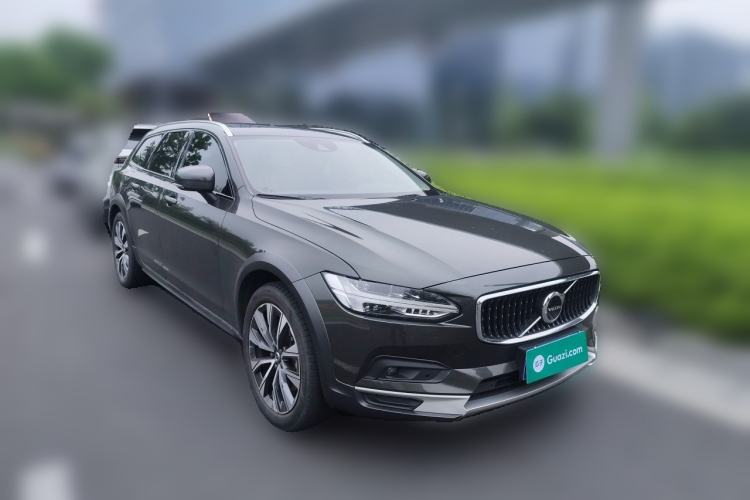Used Volvo V90 2021 Cross Country B5 AWD Smart Range Edition Front Right 45 Deg