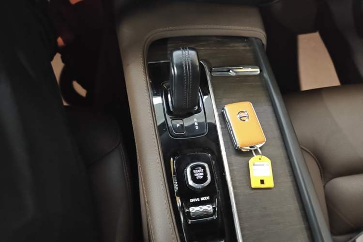 Used Volvo V90 2021 Cross Country B5 AWD Smart Range Edition Gear Lever