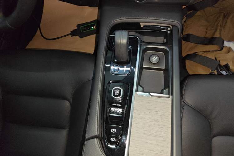 Used Volvo V90 2021 Cross Country B5 AWD Smart Range Edition Gear Lever