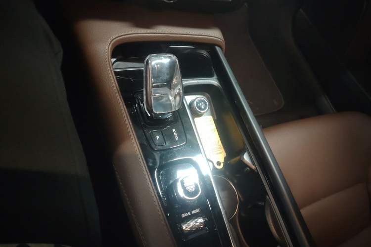 Used Volvo V90 2021 Cross Country B5 AWD Smart Range Edition Gear Lever
