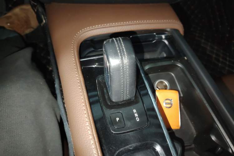 Used Volvo V90 2021 Cross Country B5 AWD Smart Range Edition Gear Lever