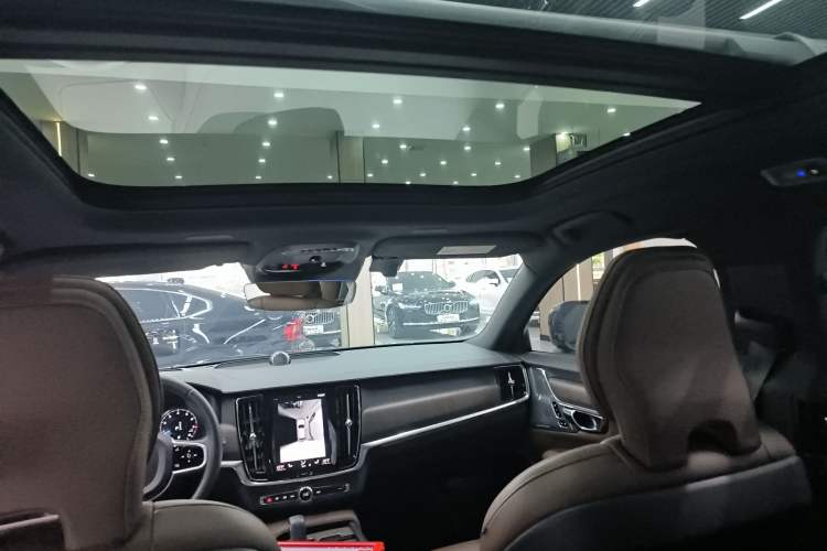 Used Volvo V90 2021 Cross Country B5 AWD Prestige Edition Headliner