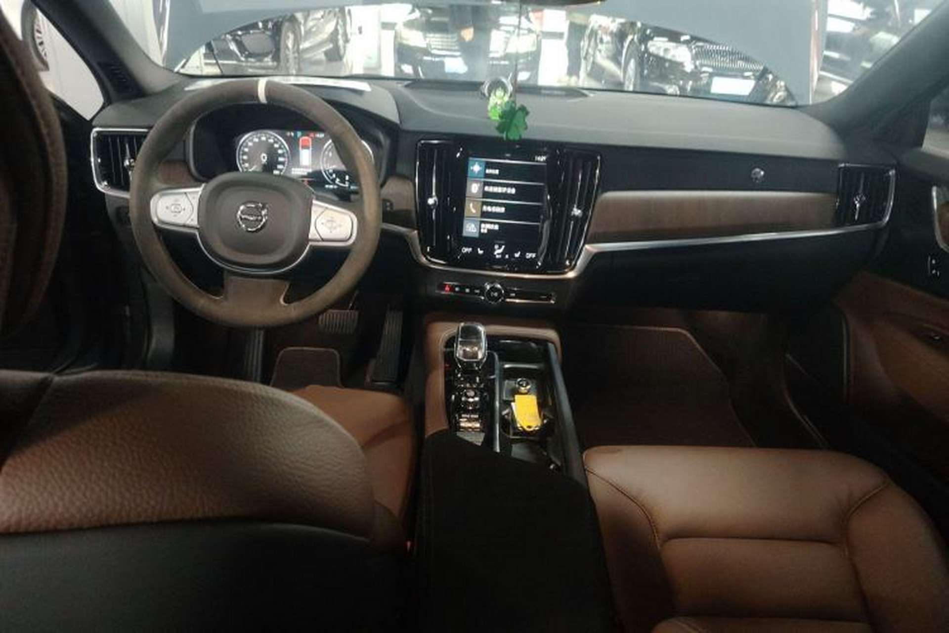 Used Volvo V90 2021 Cross Country B5 AWD Smart Range Edition Interior 2