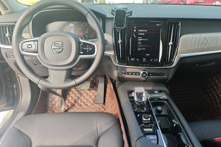 Used Volvo V90 2021 Cross Country B5 AWD Smart Range Edition Interior 2