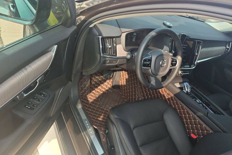 Used Volvo V90 2021 Cross Country B5 AWD Smart Range Edition Interior 3