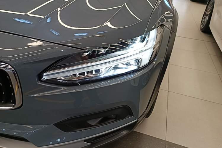 Used Volvo V90 2021 Cross Country B5 AWD Smart Range Edition Left Front Headlight