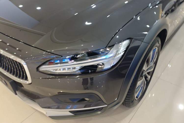 Used Volvo V90 2021 Cross Country B5 AWD Smart Range Edition Left Front Headlight