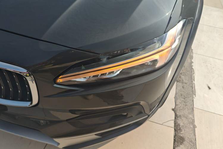 Used Volvo V90 2021 Cross Country B5 AWD Smart Range Edition Left Front Headlight