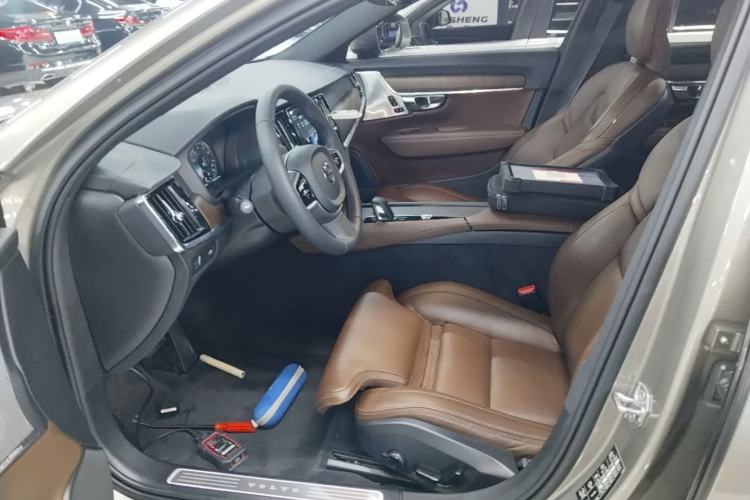 Used Volvo V90 2021 Cross Country B5 AWD Prestige Edition Left Front Seat