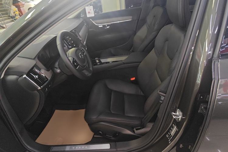 Used Volvo V90 2021 Cross Country B5 AWD Smart Range Edition Left Front Seat