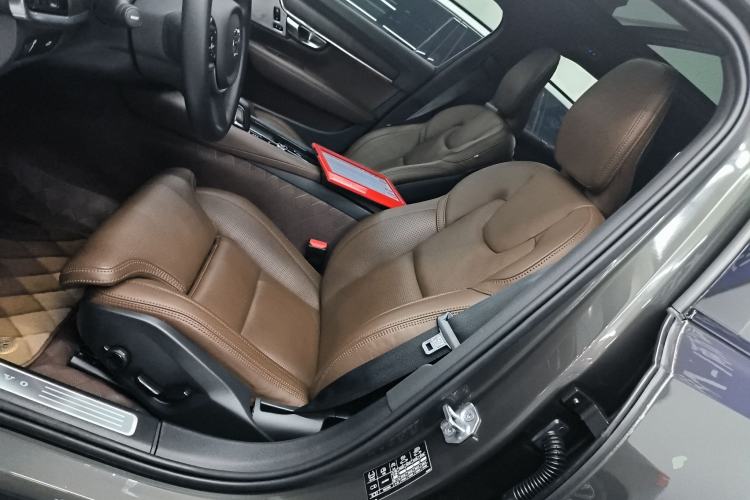 Used Volvo V90 2021 Cross Country B5 AWD Prestige Edition Left Front Seat
