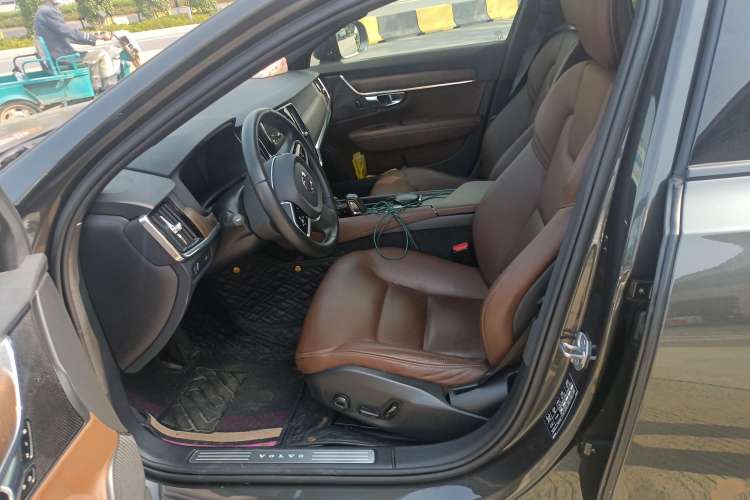 Used Volvo V90 2021 Cross Country B5 AWD Smart Range Edition Left Front Seat
