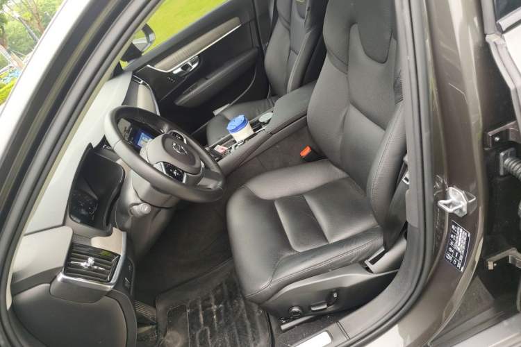 Used Volvo V90 2021 Cross Country B5 AWD Smart Range Edition Left Front Seat