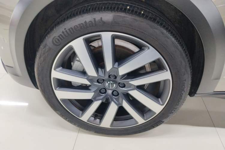 Used Volvo V90 2021 Cross Country B5 AWD Prestige Edition Left Front Wheel Hub