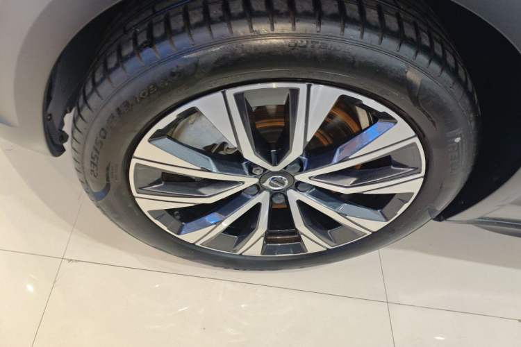 Used Volvo V90 2021 Cross Country B5 AWD Smart Range Edition Left Front Wheel Hub
