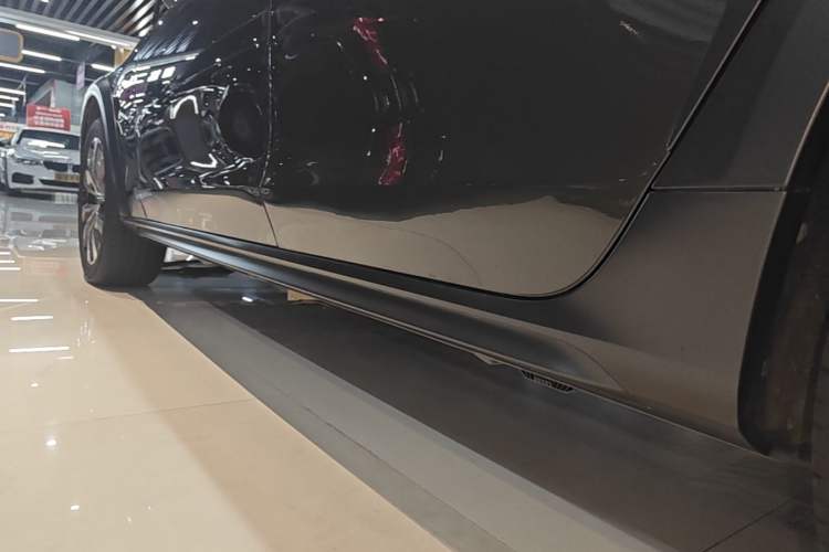 Used Volvo V90 2021 Cross Country B5 AWD Smart Range Edition Left Side Sill