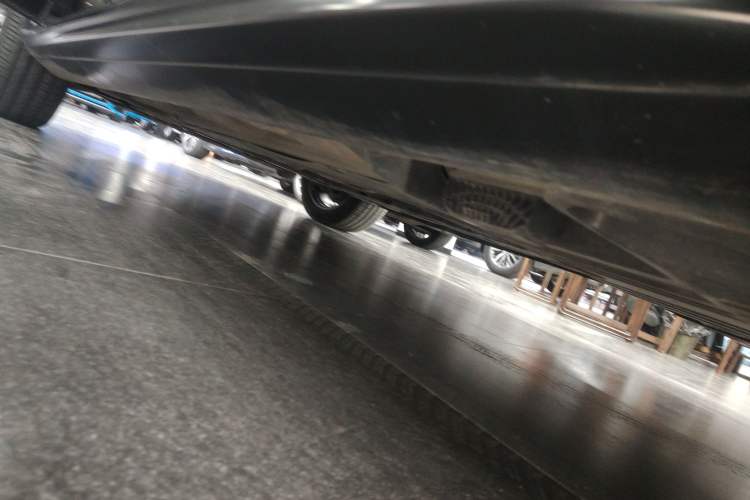 Used Volvo V90 2021 Cross Country B5 AWD Smart Range Edition Left Side Sill