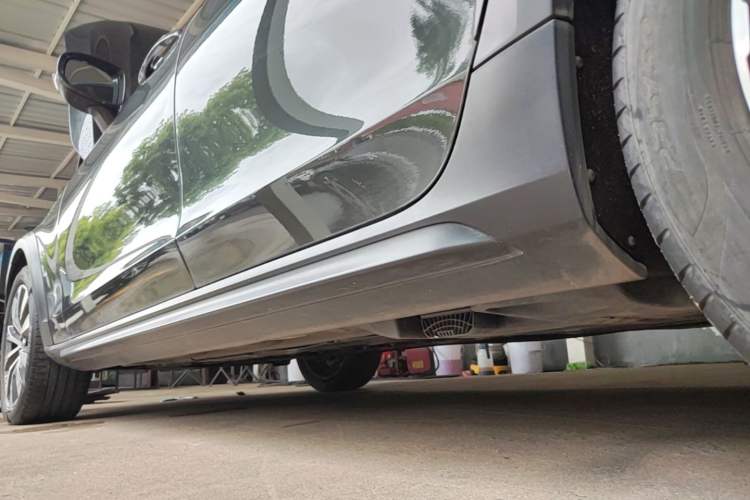 Used Volvo V90 2021 Cross Country B5 AWD Smart Range Edition Left Side Sill