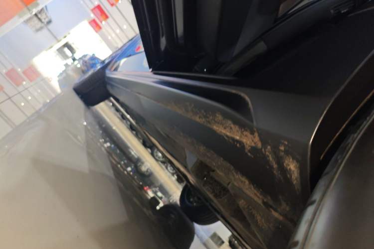 Used Volvo V90 2021 Cross Country B5 AWD Smart Range Edition Left Side Sill