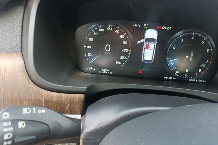 Used Volvo V90 2021 Cross Country B5 AWD Smart Range Edition Odometer Close Up
