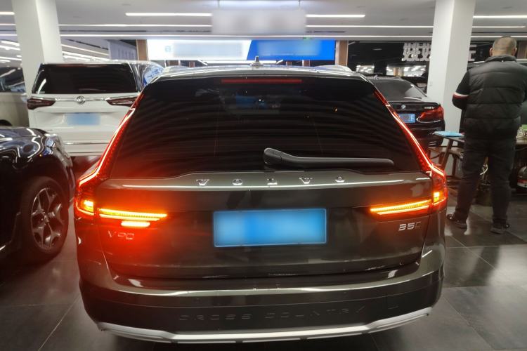 Used Volvo V90 2021 Cross Country B5 AWD Smart Range Edition Rear