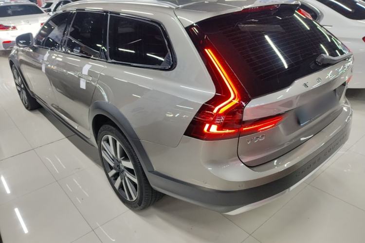 Used Volvo V90 2021 Cross Country B5 AWD Prestige Edition Rear Left 45 Deg