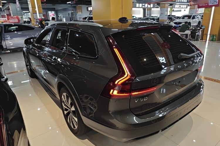 Used Volvo V90 2021 Cross Country B5 AWD Smart Range Edition Rear Left 45 Deg