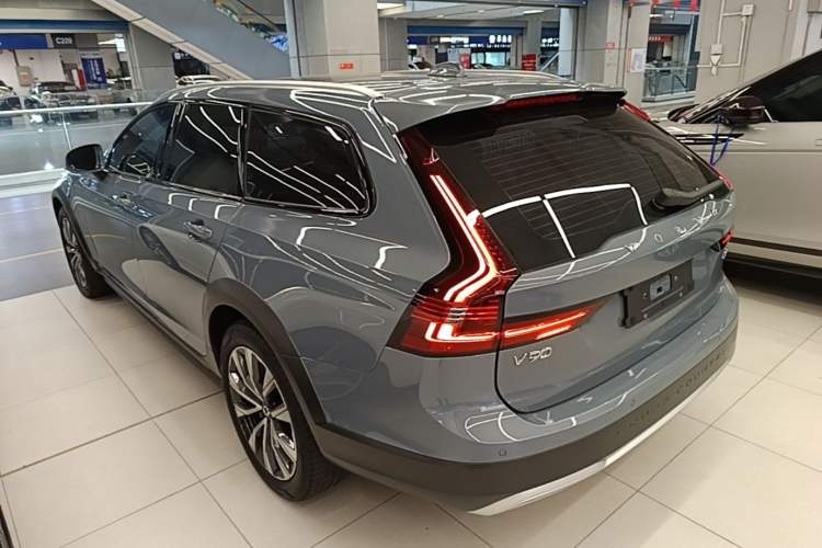 Used Volvo V90 2021 Cross Country B5 AWD Smart Range Edition Rear Left 45 Deg