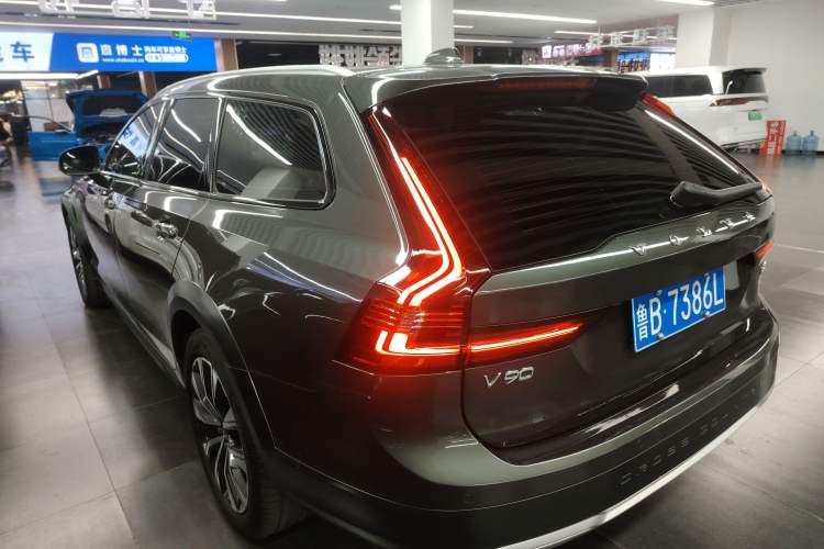 Used Volvo V90 2021 Cross Country B5 AWD Smart Range Edition Rear Left 45 Deg