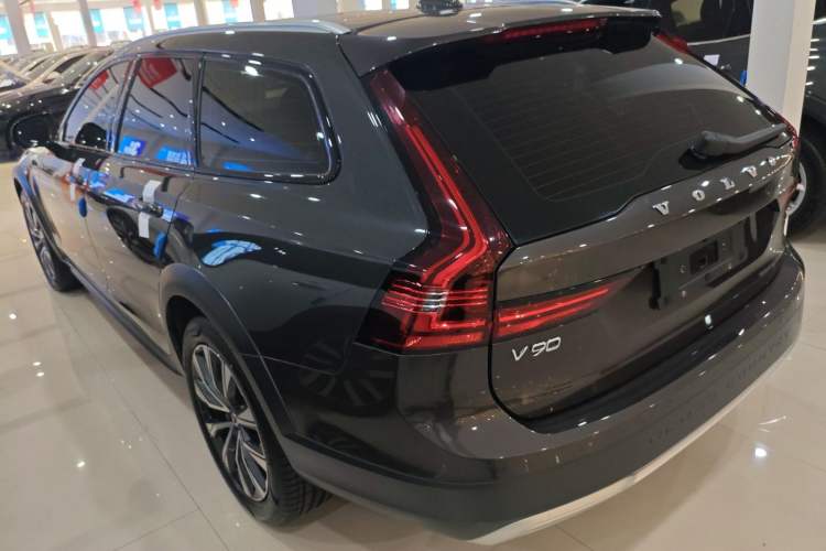Used Volvo V90 2021 Cross Country B5 AWD Smart Range Edition Rear Left 45 Deg