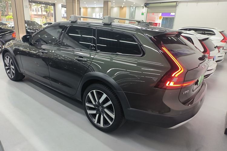 Used Volvo V90 2021 Cross Country B5 AWD Prestige Edition Rear Left 45 Deg