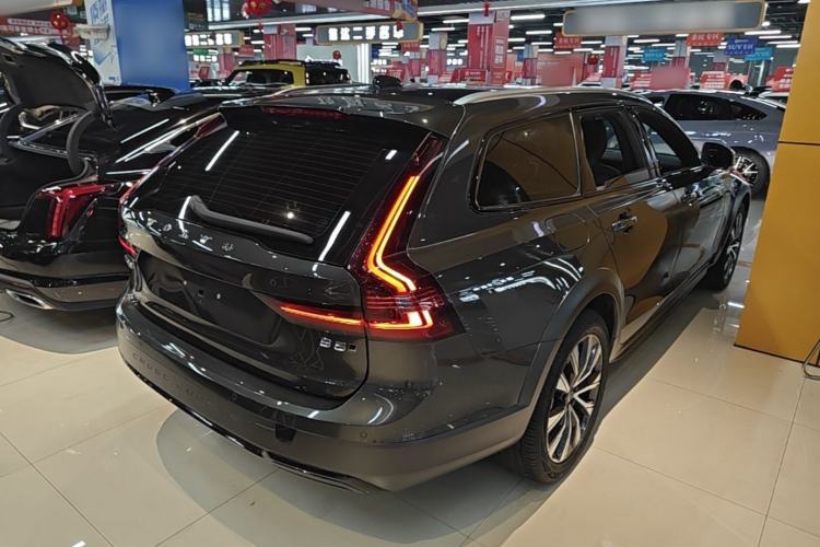 Used Volvo V90 2021 Cross Country B5 AWD Smart Range Edition Rear Right 45 Deg