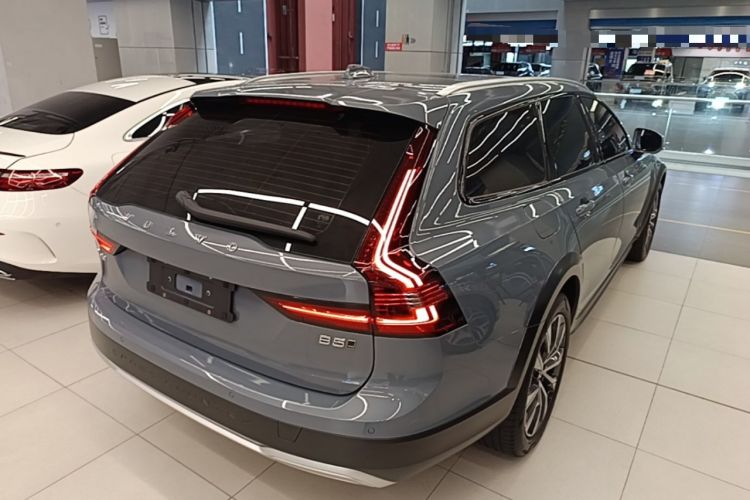 Used Volvo V90 2021 Cross Country B5 AWD Smart Range Edition Rear Right 45 Deg