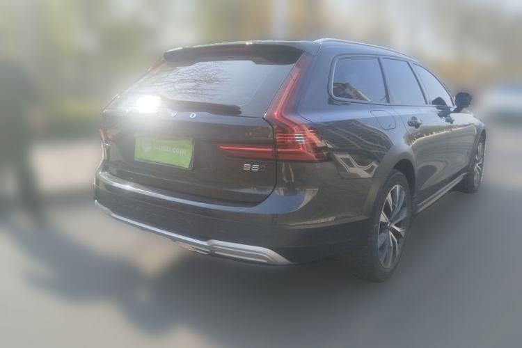 Used Volvo V90 2021 Cross Country B5 AWD Smart Range Edition Rear Right 45 Deg