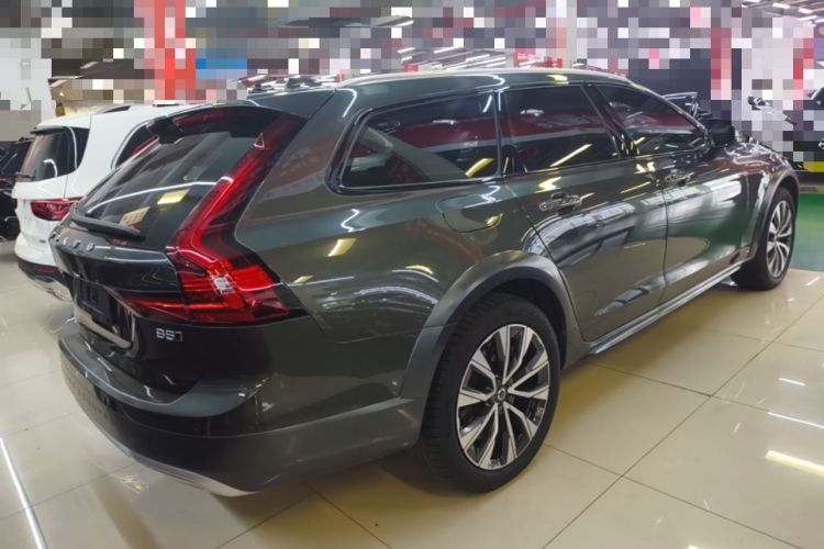 Used Volvo V90 2021 Cross Country B5 AWD Smart Range Edition Rear Right 45 Deg