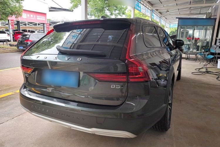 Used Volvo V90 2021 Cross Country B5 AWD Smart Range Edition Rear Right 45 Deg
