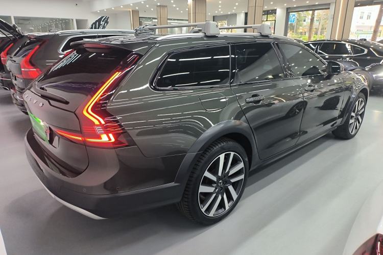 Used Volvo V90 2021 Cross Country B5 AWD Prestige Edition Rear Right 45 Deg