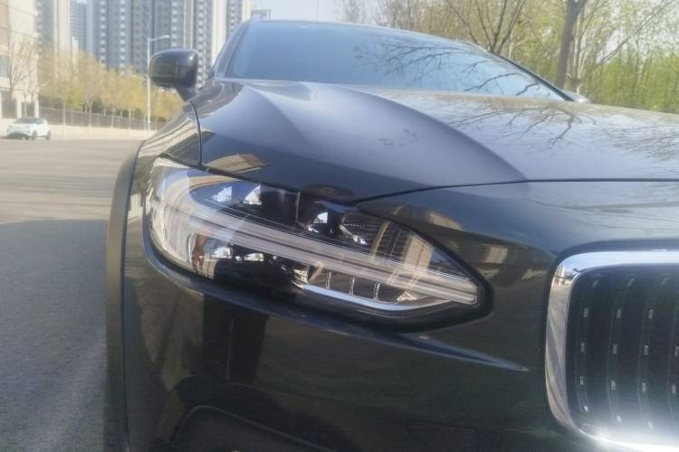 Used Volvo V90 2021 Cross Country B5 AWD Smart Range Edition Right Front Headlight