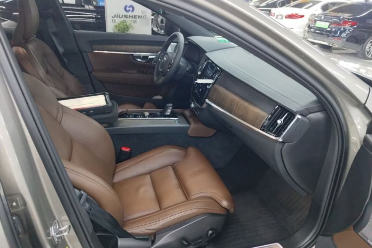 Used Volvo V90 2021 Cross Country B5 AWD Prestige Edition Right Front Seat