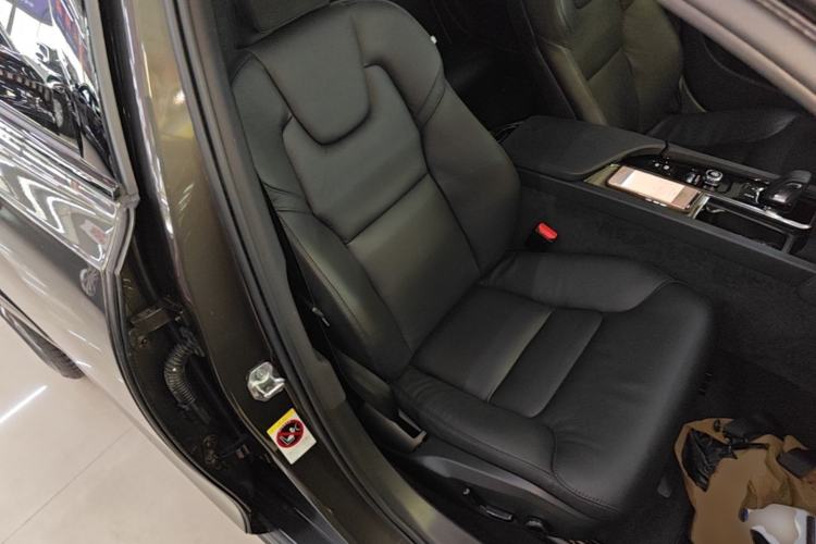 Used Volvo V90 2021 Cross Country B5 AWD Smart Range Edition Right Front Seat