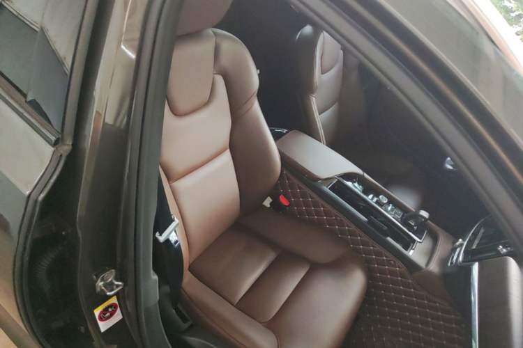 Used Volvo V90 2021 Cross Country B5 AWD Smart Range Edition Right Front Seat