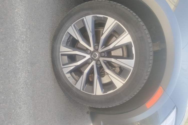 Used Volvo V90 2021 Cross Country B5 AWD Smart Range Edition Right Front Wheel Hub