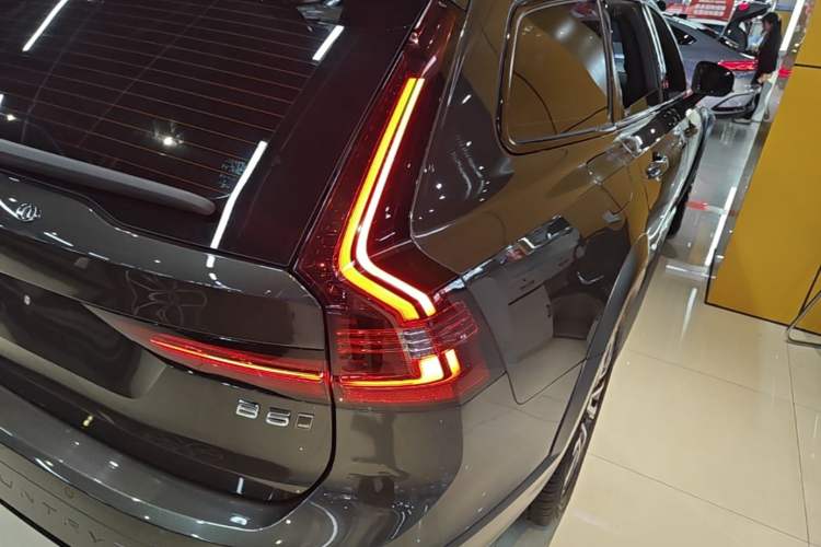 Used Volvo V90 2021 Cross Country B5 AWD Smart Range Edition Right Rear Taillight