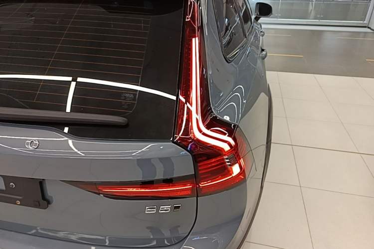 Used Volvo V90 2021 Cross Country B5 AWD Smart Range Edition Right Rear Taillight