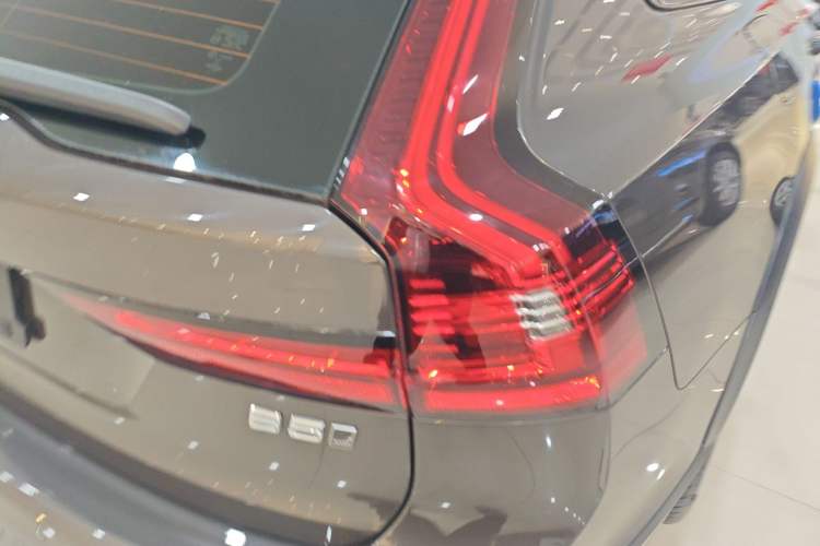 Used Volvo V90 2021 Cross Country B5 AWD Smart Range Edition Right Rear Taillight