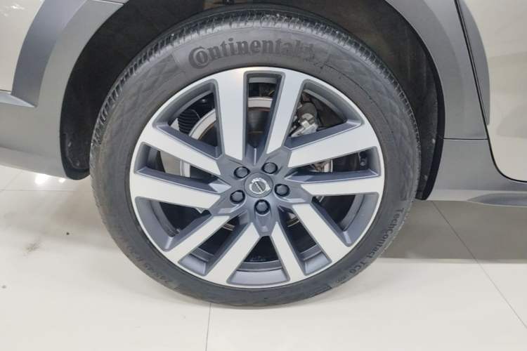 Used Volvo V90 2021 Cross Country B5 AWD Prestige Edition Right Rear Wheel Hub