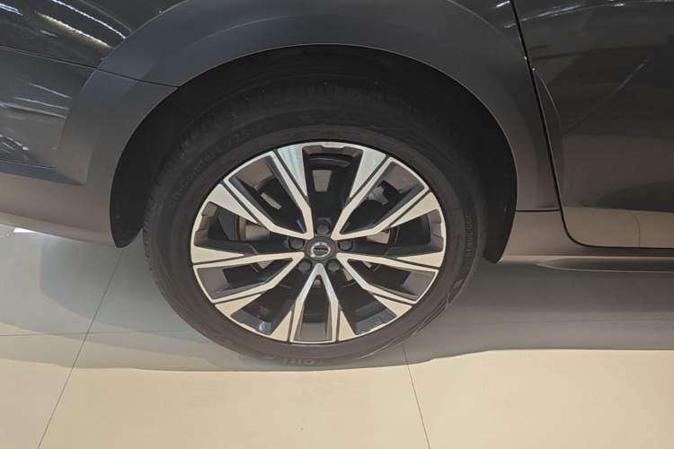 Used Volvo V90 2021 Cross Country B5 AWD Smart Range Edition Right Rear Wheel Hub