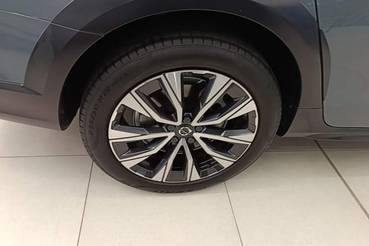 Used Volvo V90 2021 Cross Country B5 AWD Smart Range Edition Right Rear Wheel Hub